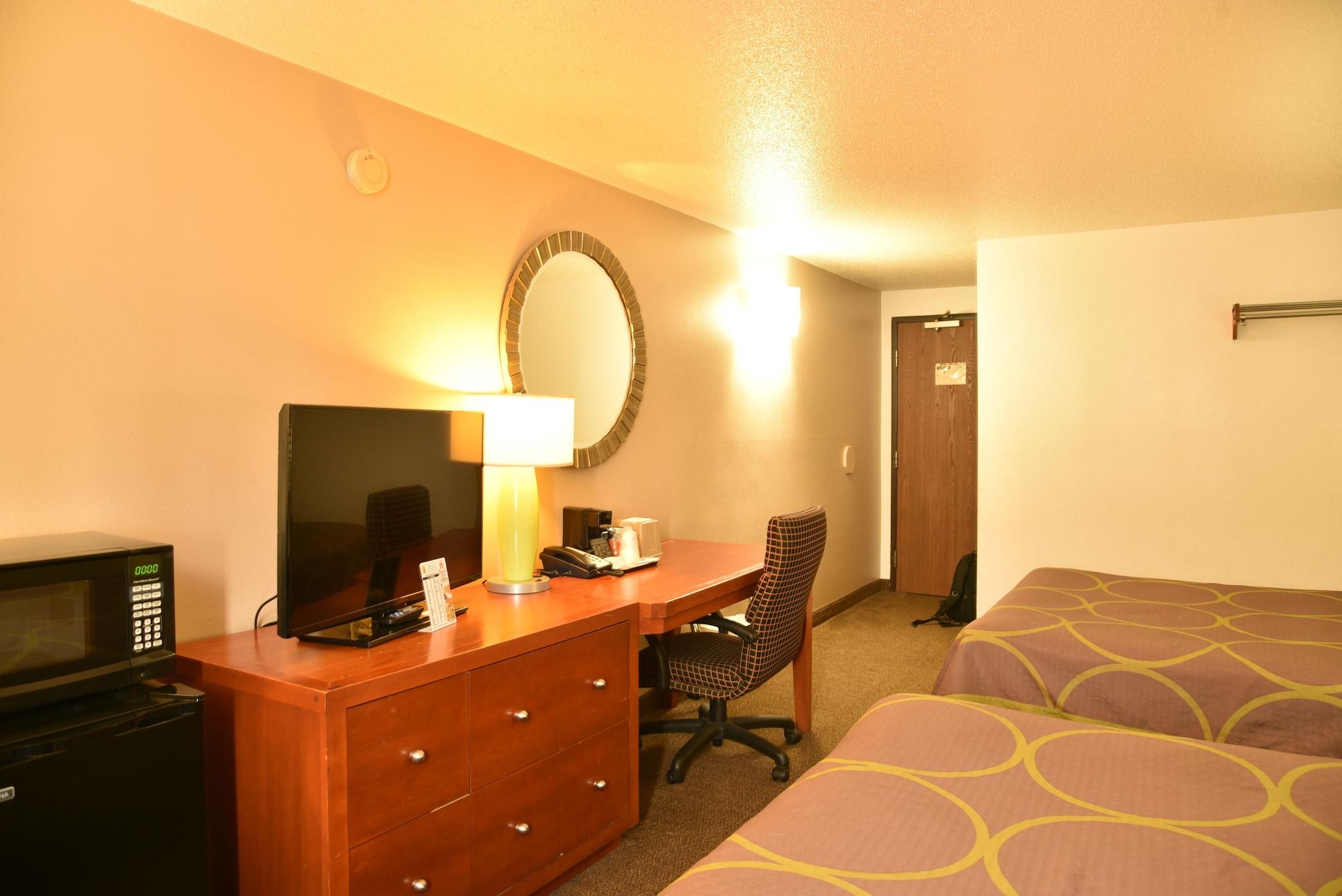 Super 8 By Wyndham Rapid City Rushmore Rd Екстериор снимка